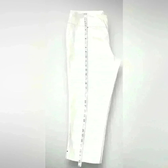 Women's White Mid Rise Pull-on Cropped Capri Pants Size 12  C Est. 1946 - Picture 4 of 8